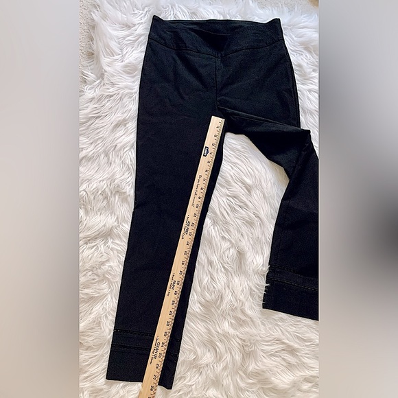 Soft Surroundings Pull On Pants w/ Open Hem - Picture 8 of 9